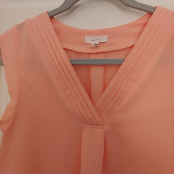 Pleated v neck pink top - Picture 2 of 7